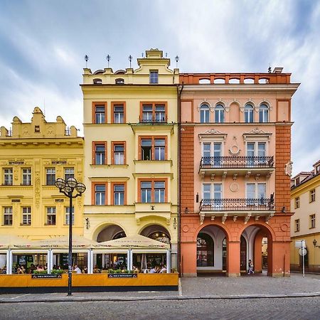 Modern Family Apt. With Central Square Entrance Hradec Králové Екстериор снимка