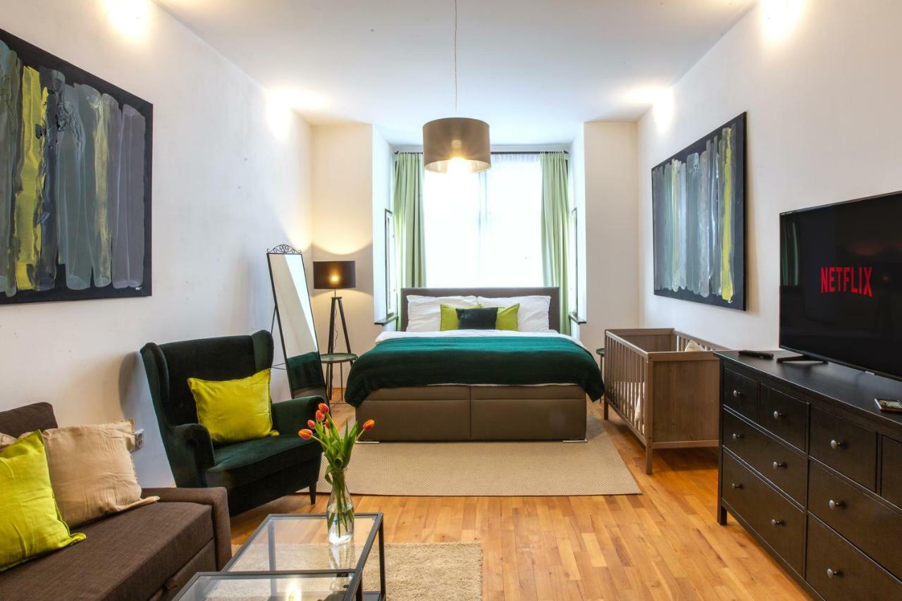 Modern Family Apt. With Central Square Entrance Hradec Králové Екстериор снимка