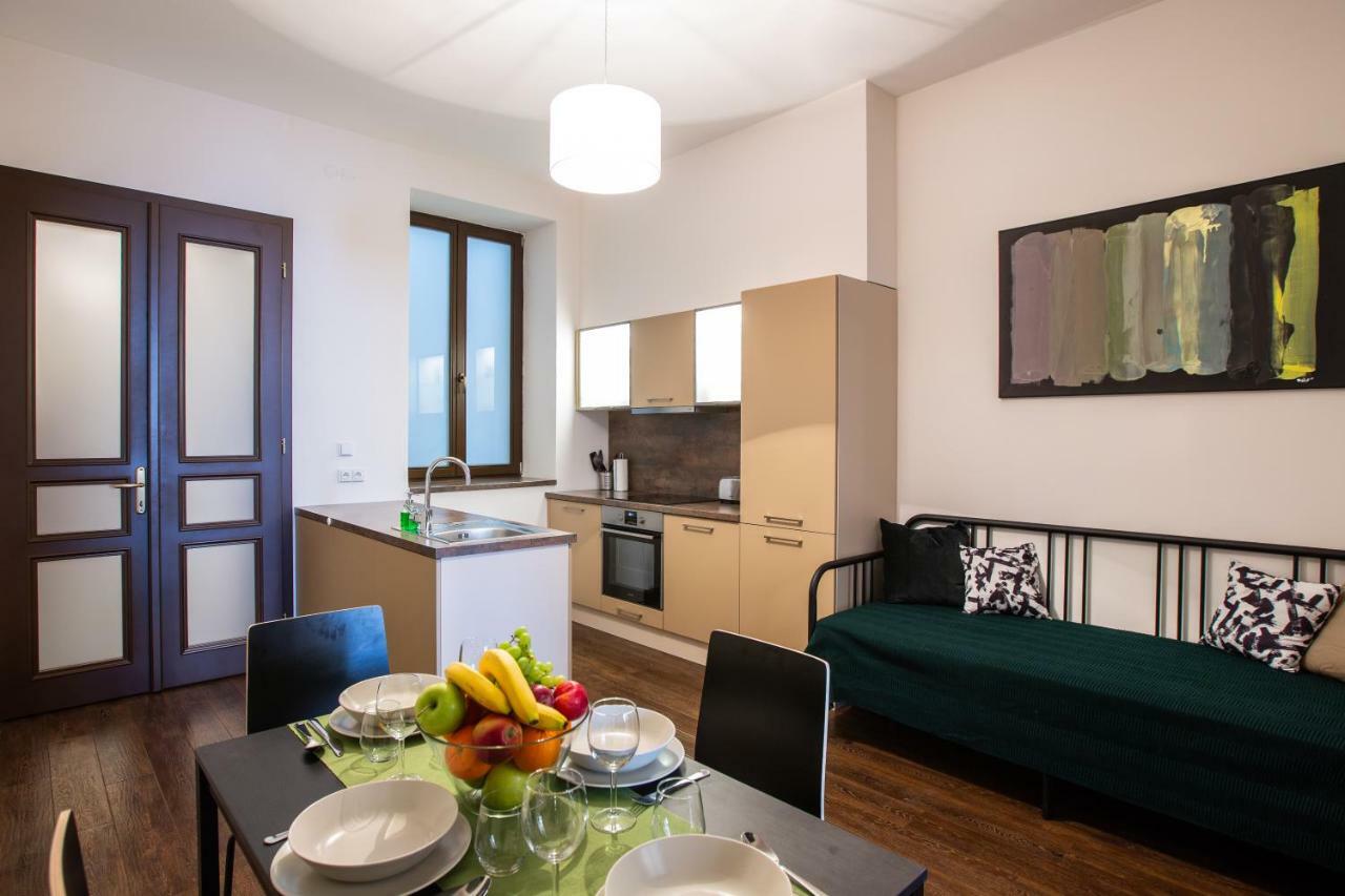 Modern Family Apt. With Central Square Entrance Hradec Králové Екстериор снимка