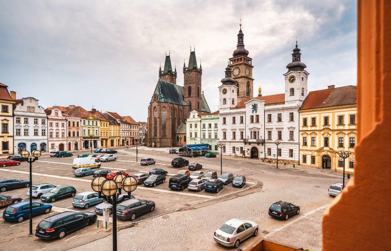 Modern Family Apt. With Central Square Entrance Hradec Králové Екстериор снимка