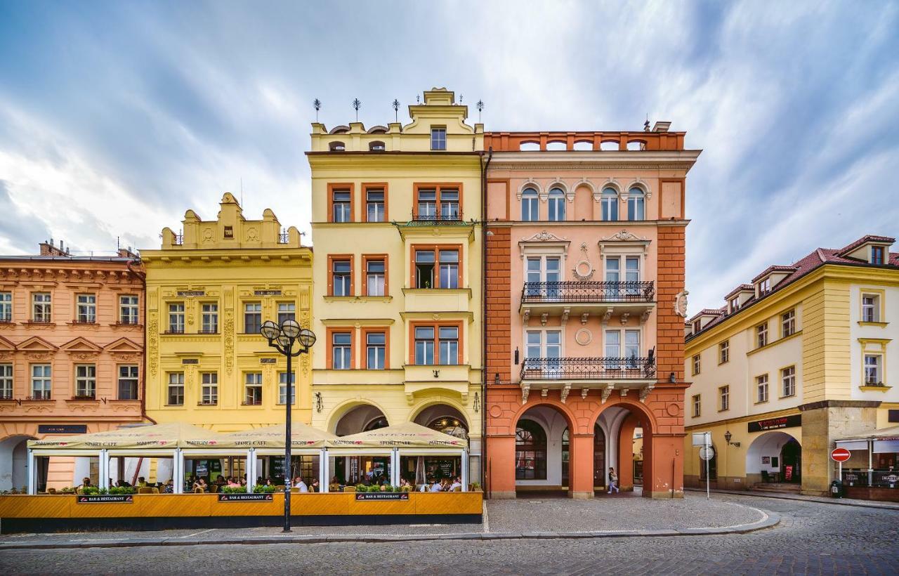 Modern Family Apt. With Central Square Entrance Hradec Králové Екстериор снимка